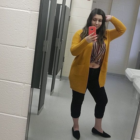 Meet your Posher, Gabriella - Picture 4 of 5